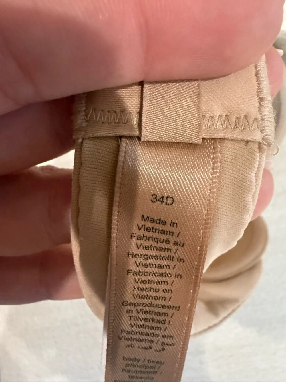 SKIMS Fits Everybody T-Shirt Bra - Picture 3 of 3